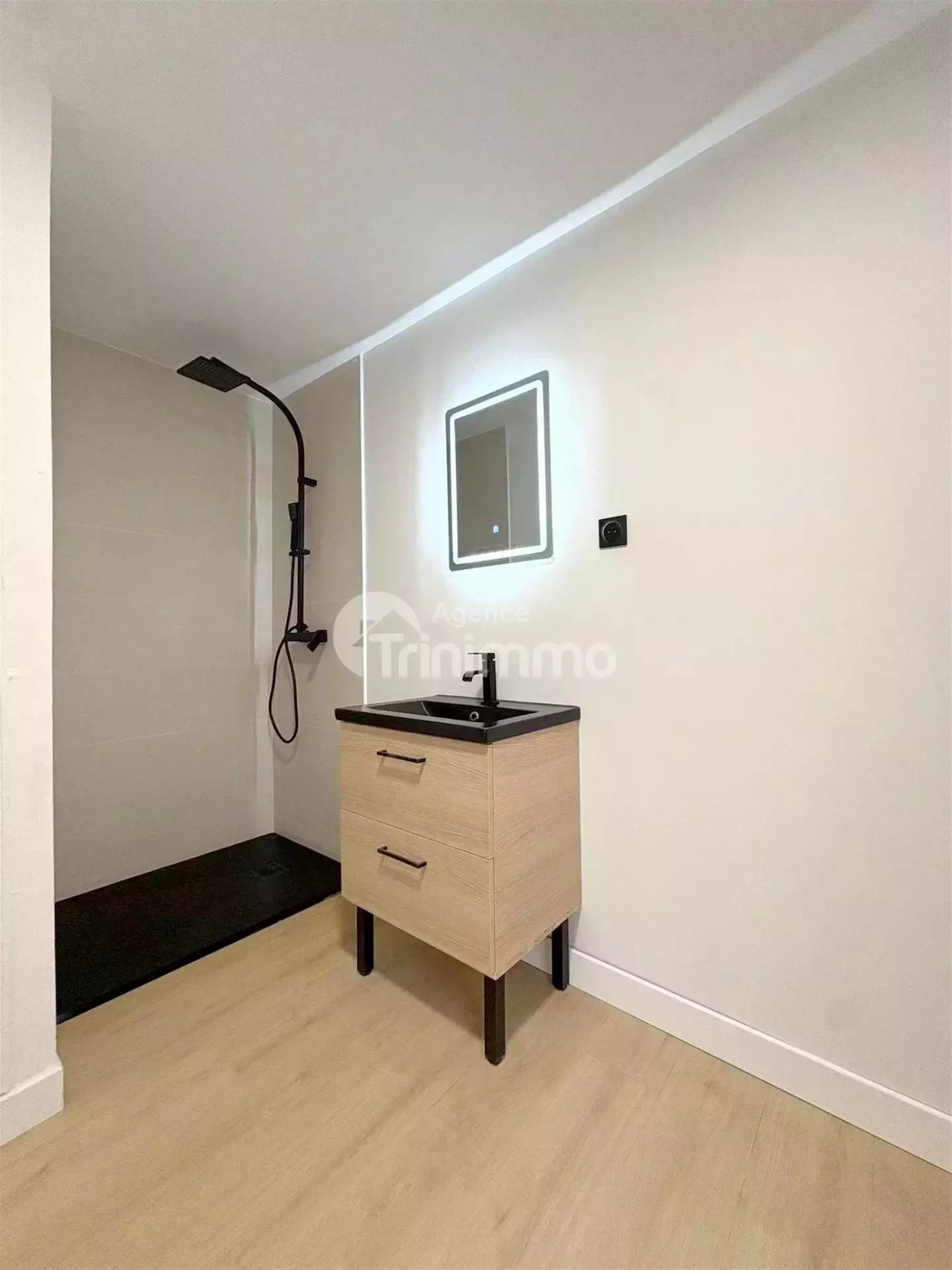Appartement à louer, 30m², Châteauneuf-Villevieille