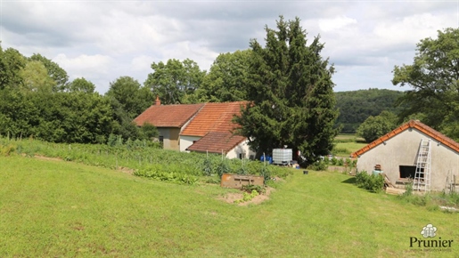 Gerenoveerde boerderij te koop op 1.930 m² grond met garages