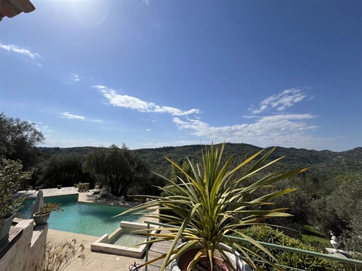 Superb property with panoramic views of the hills
