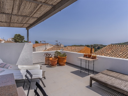 House with a special charm in the center of Begur