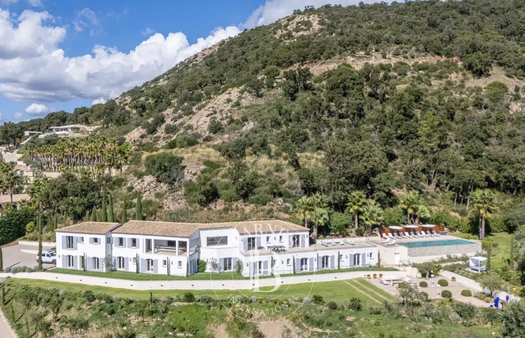 Maison à louer, 550m², Grimaud