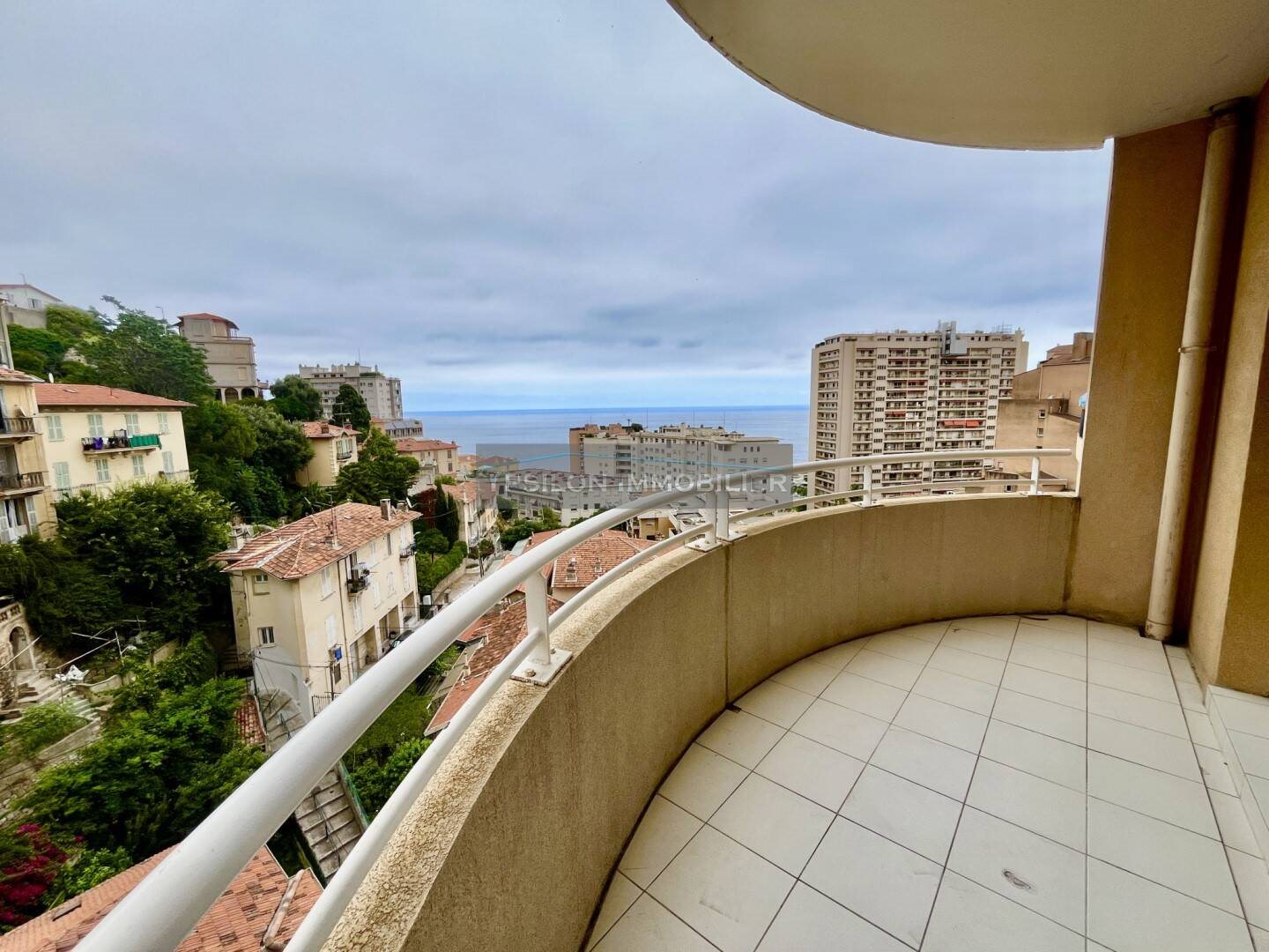 Appartement à louer, 46m², Beausoleil