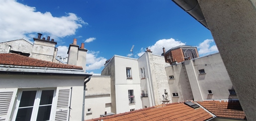 Paris 18th - In the heart of Montmartre. - Beautiful 2 room apartment of 29th floor - On open courty