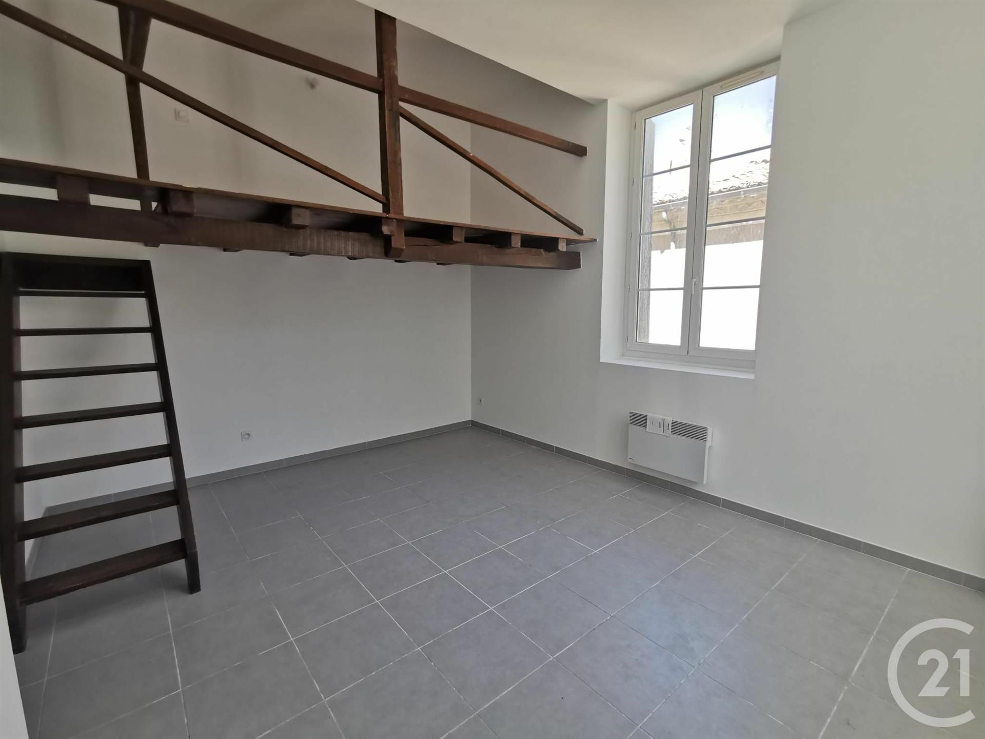 Appartement à louer, 28m², Nîmes
