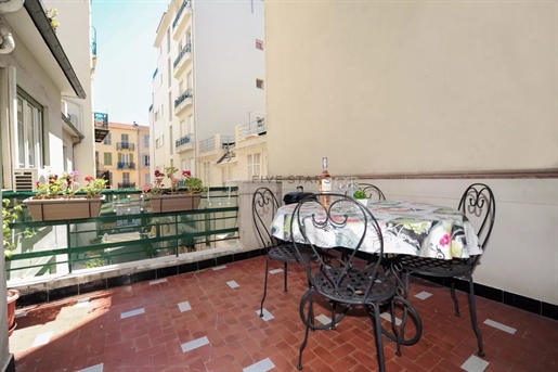 Charming 3-room apartment with terrace in Nice's Carré d'Or! Main features: