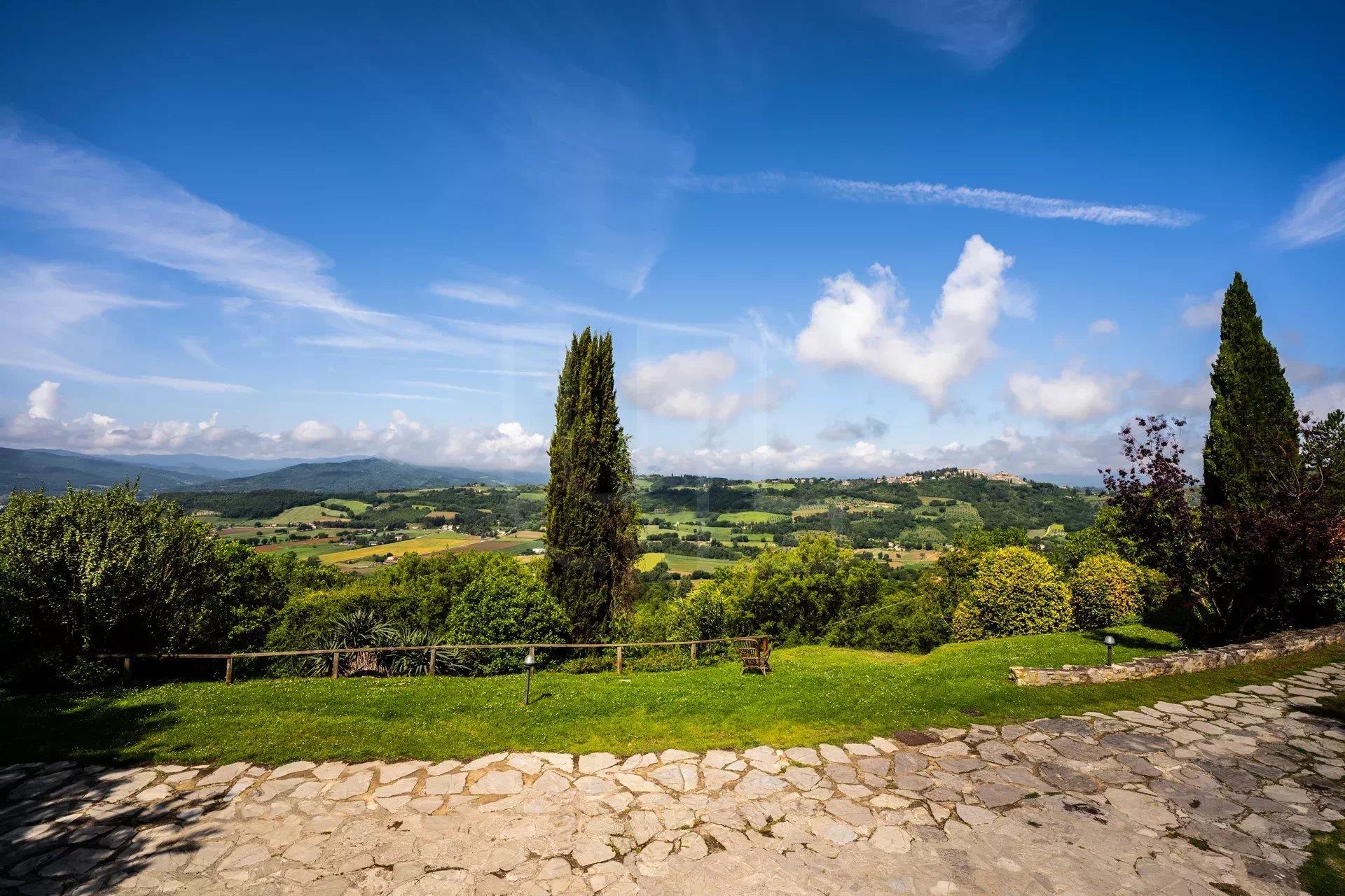 Farmhouse in Montone, near Perugia, Umbria with panoramic countryside views