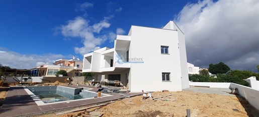 Maison T4 avec piscine en construction - Albufeira
