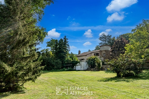 Haus aus den 70er Jahren mit Turm auf großem Grundstück von 9600m².