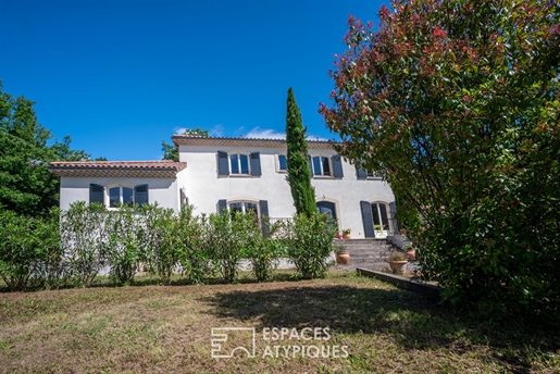 Belle maison contemporaine avec piscine dans un coin de nature proche d'Aubenas