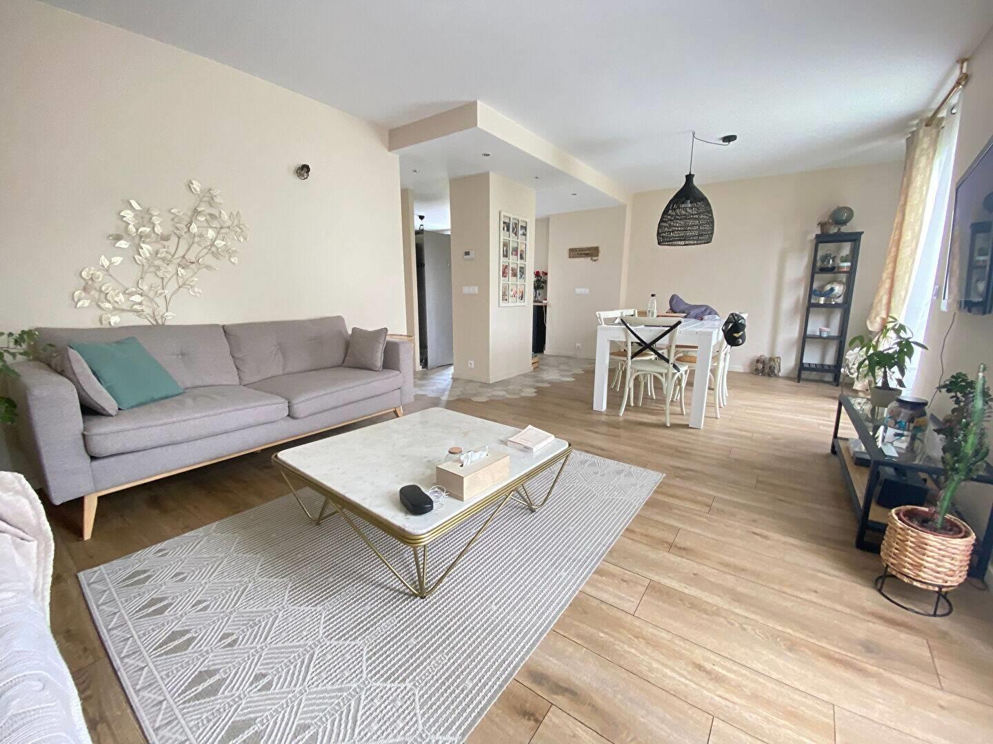 Maison à louer, 94m², Saint-Julien-les-Villas