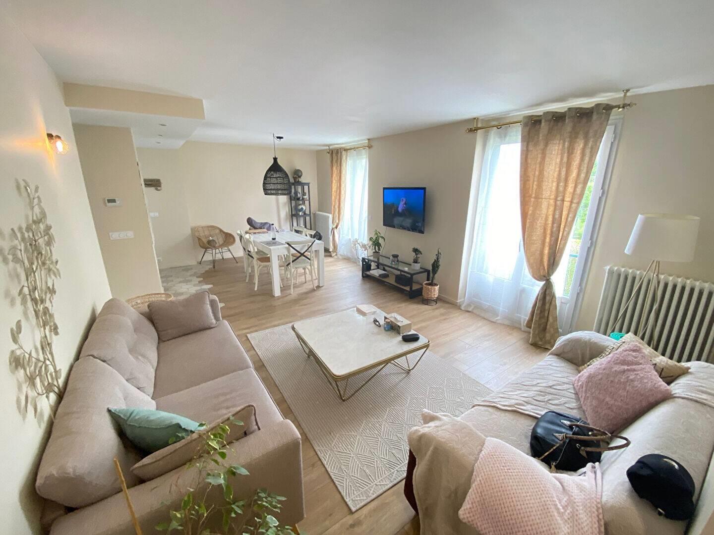 Maison à louer, 94m², Saint-Julien-les-Villas