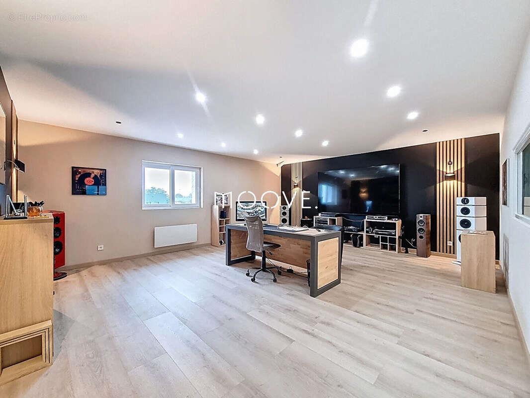 Appartement à vendre, 600m², Pissy-Pôville