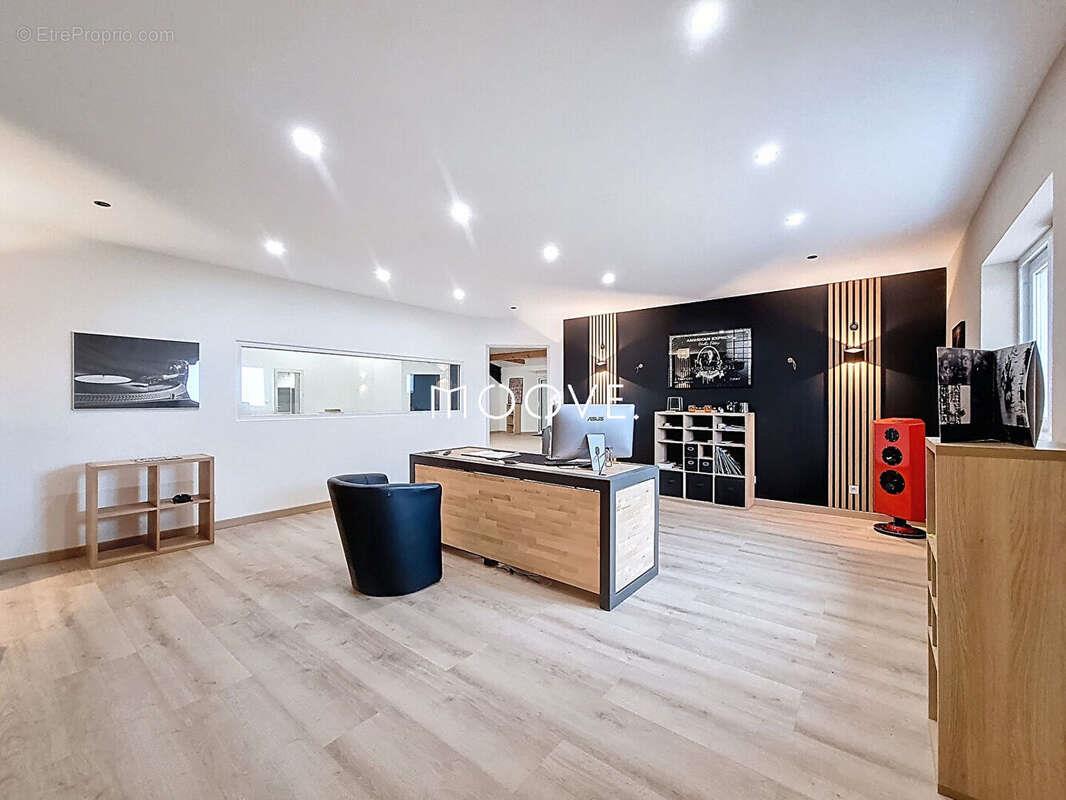 Appartement à vendre, 600m², Pissy-Pôville