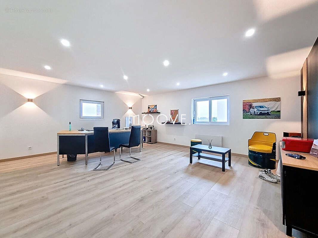 Appartement à vendre, 600m², Pissy-Pôville