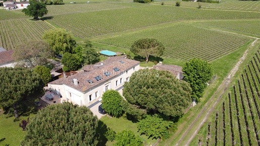 Ejendom Saint Emilion. 380 m2 boligareal og 2800 m2 jord med swimmingpool