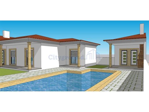 Single storey 4 bedroom villa, with 2 suites, swimming pool and garage for 2 cars