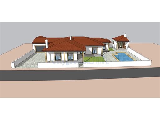 Single storey 4 bedroom villa, with 2 suites, swimming pool and garage for 2 cars