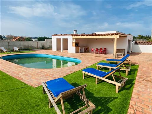 2 bedroom villa with pool 5 minutes from the beach 