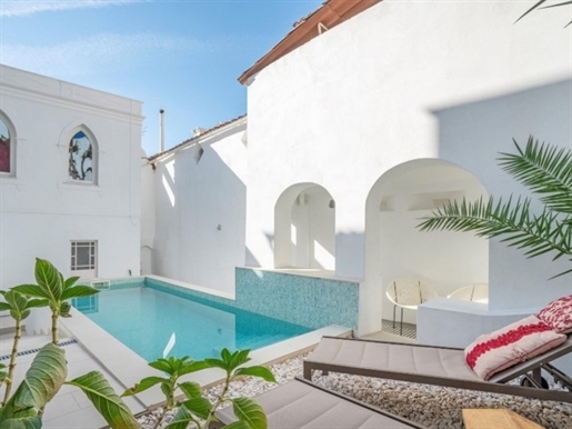 Charming building with swimming pool, consisting of 5 apartments, located in Évora