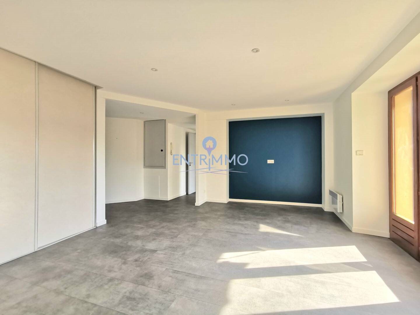 Appartement à louer, 79m², Sales