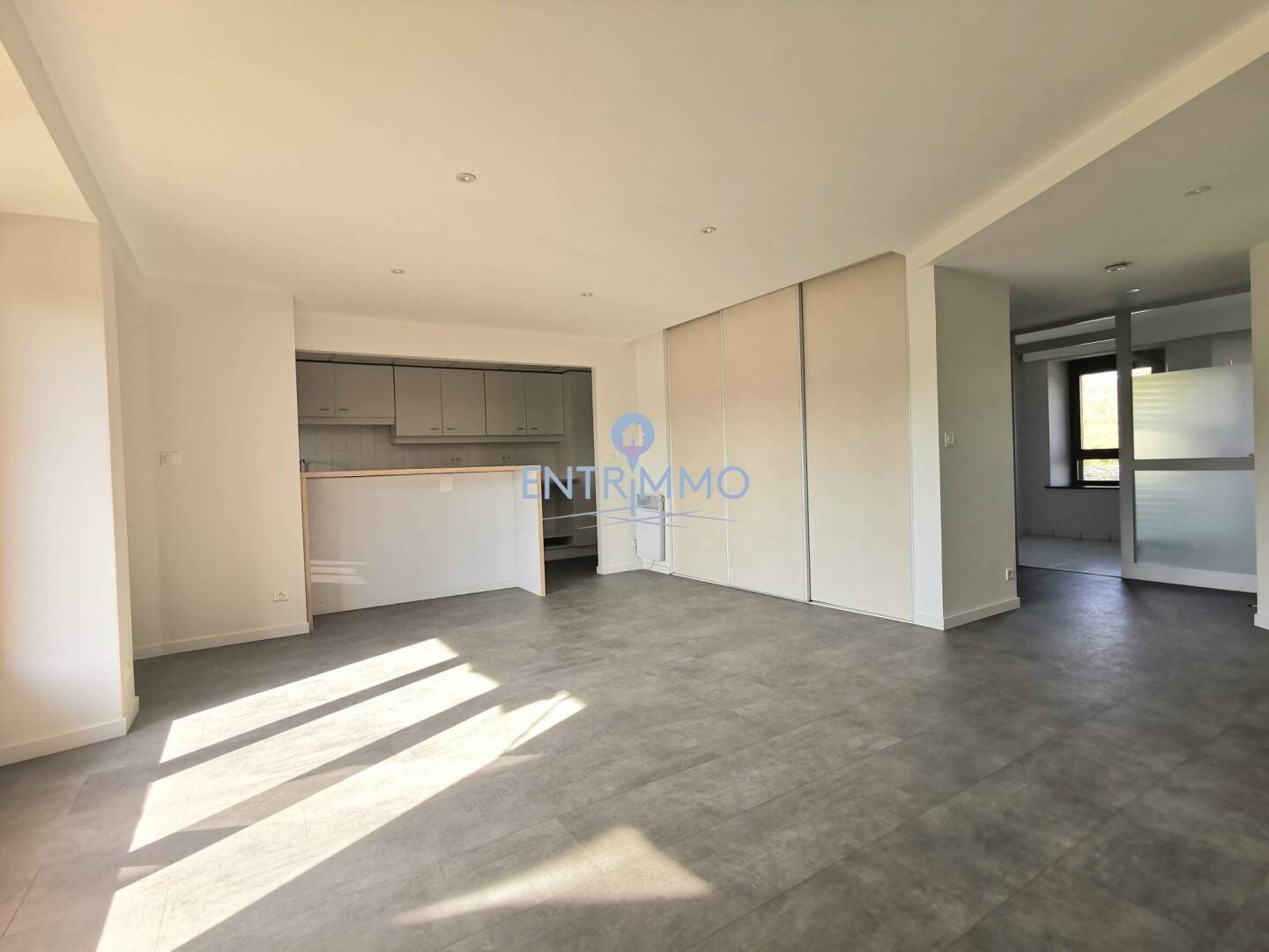 Appartement à louer, 79m², Sales