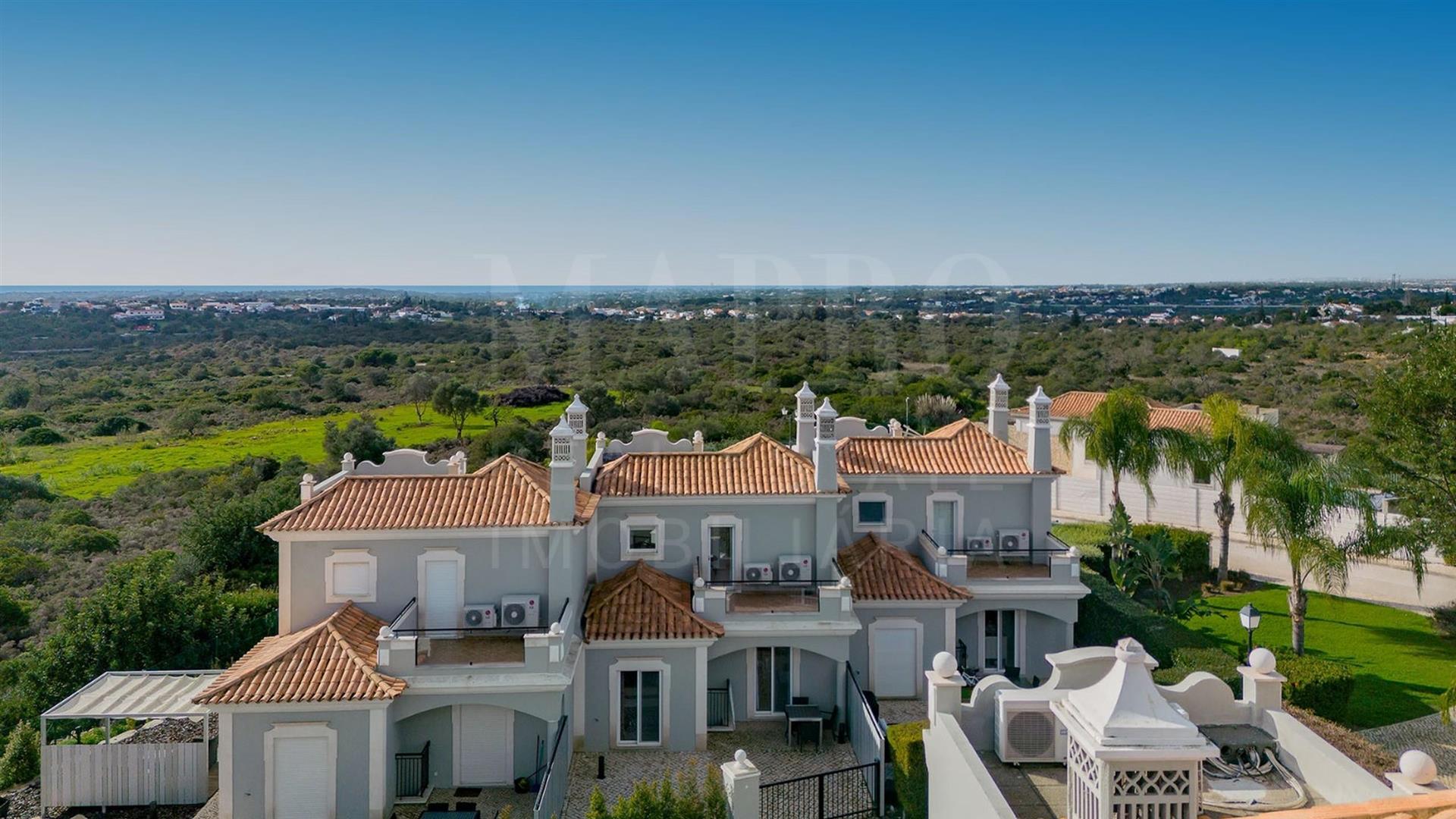 Moradia no Condomínio Privado The Crest Mapro Real Estate