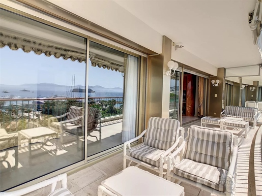 Cannes Croisette panoramisch uitzicht op zee