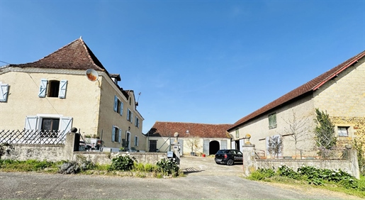 Sale of a country property (206 m²) in Saint Medard