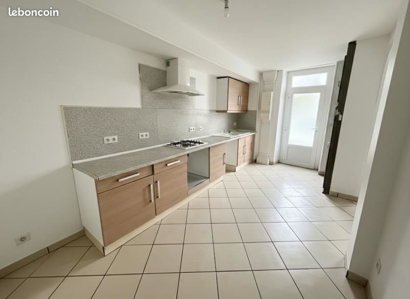 Maison à louer, 82m², Mirambeau