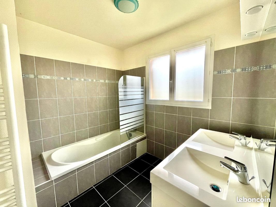 Maison à louer, 82m², Nespouls