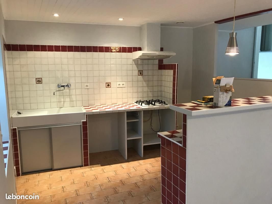 Maison à louer, 61m², Vesseaux