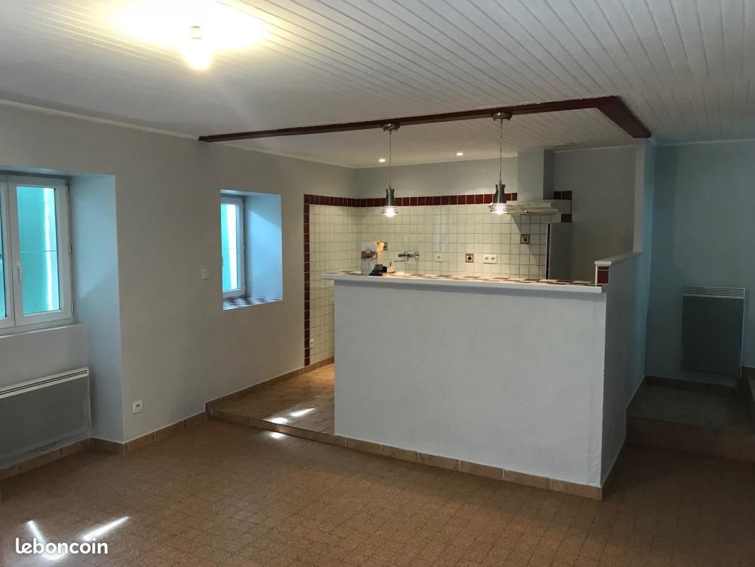 Maison à louer, 61m², Vesseaux