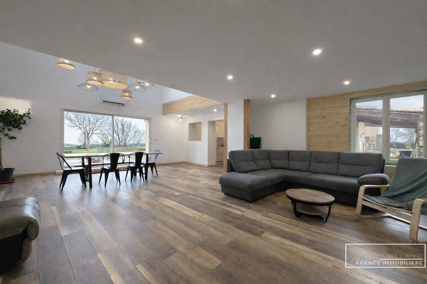 Maison à vendre, 216m², Saint-Romain-de-Surieu