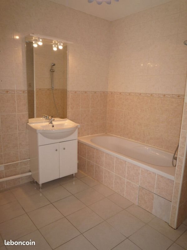 Appartement à louer, 37m², Pont-de-Chéruy