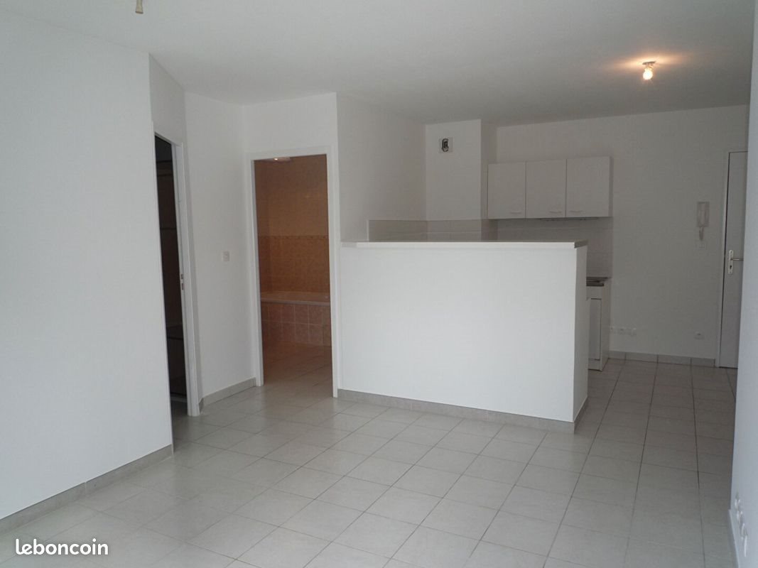 Appartement à louer, 37m², Pont-de-Chéruy