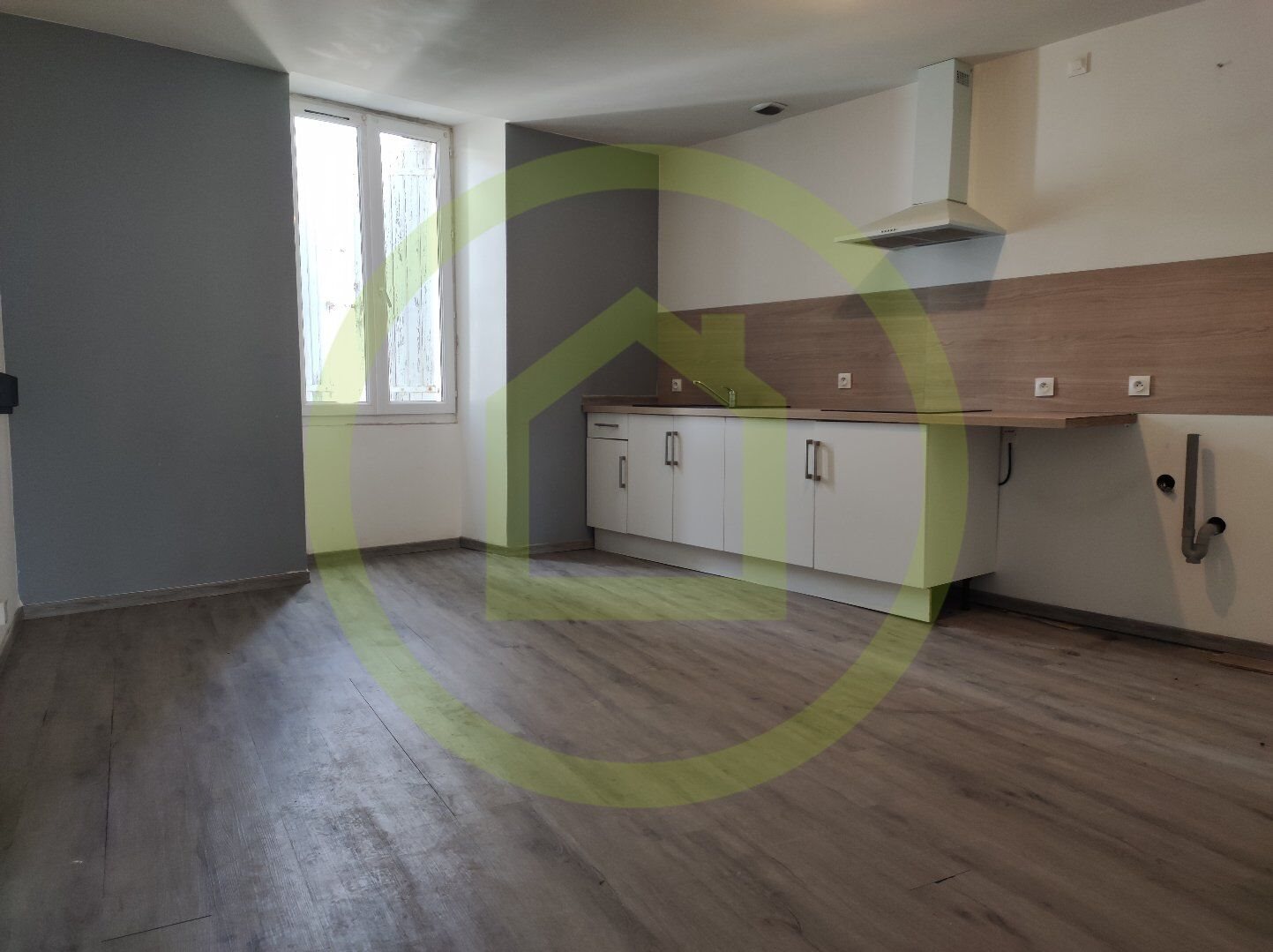 Appartement à vendre, 280m², Saint-Genis-de-Saintonge