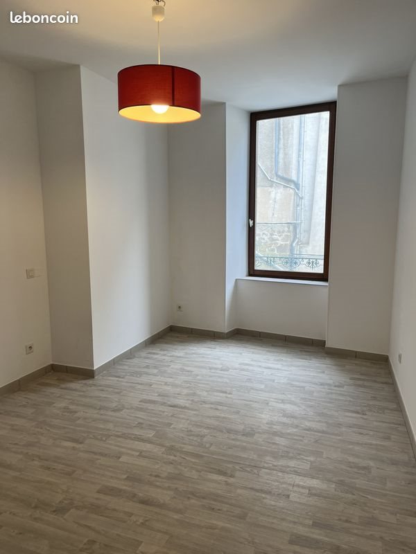 Appartement à louer, 82m², Satillieu