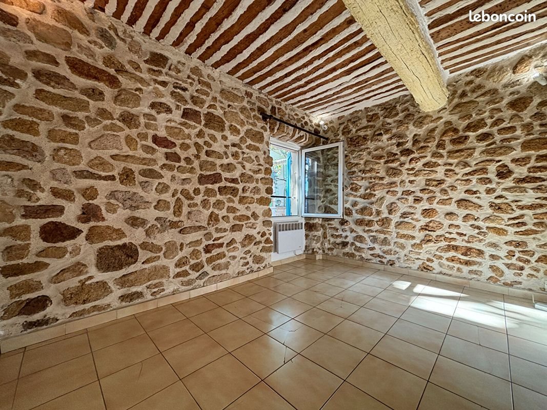 Appartement à louer, 29m², Pélissanne
