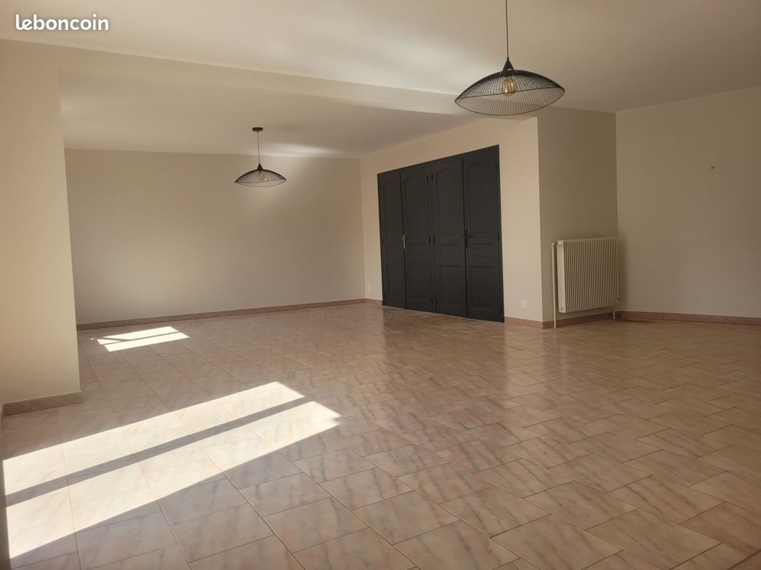 Appartement à louer, 138m², Chaussan