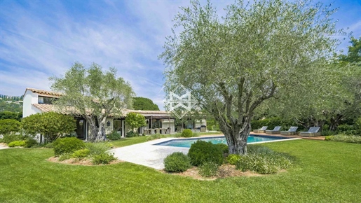 Charming provençal in a gated domain