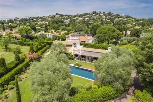 Charming provençal in a gated domain