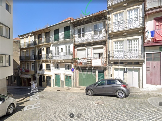 Predio na rua do comercio do Porto