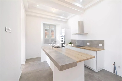 Superbe Appartement de 5 Pièces en Plein Cœur du Cours Saleya