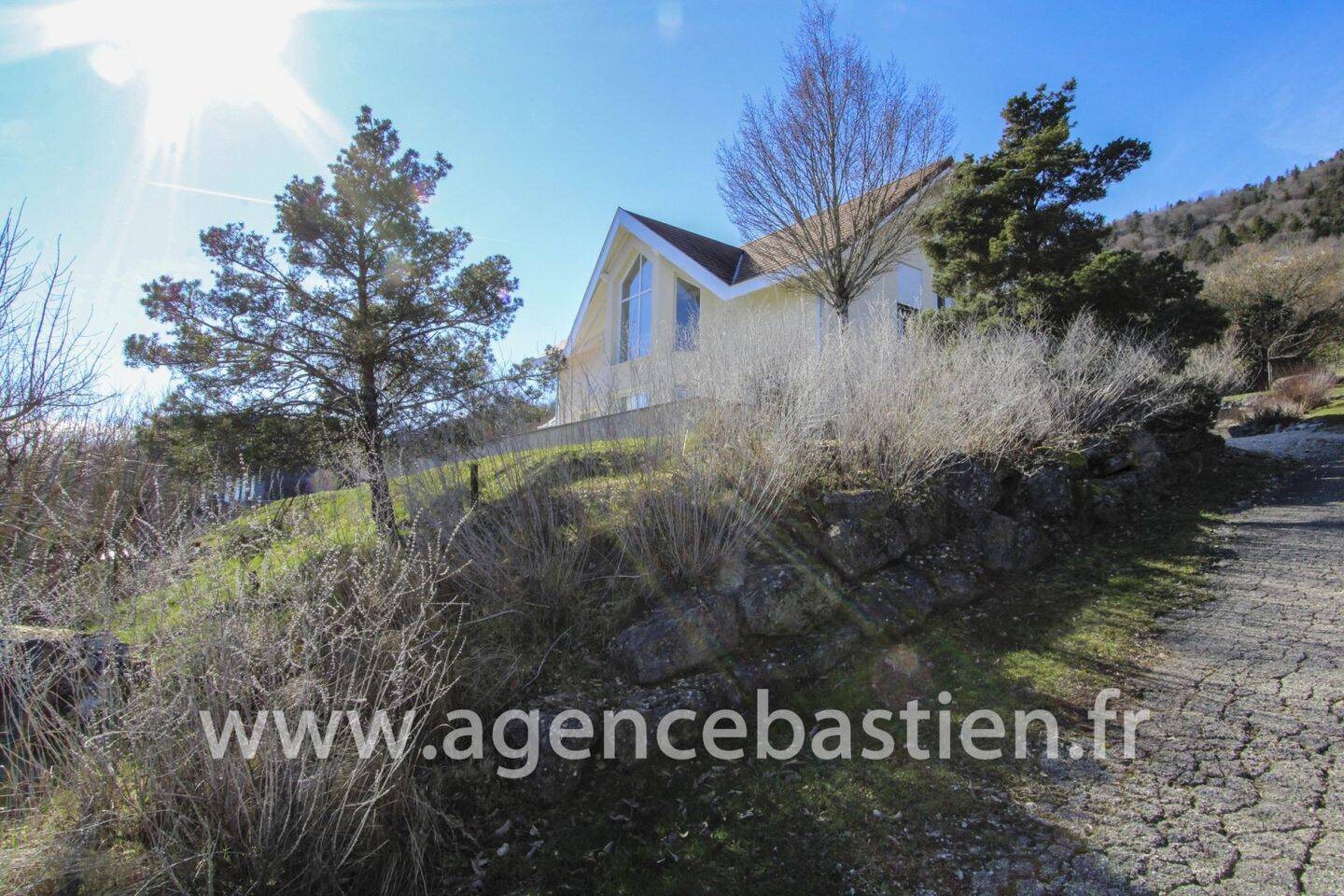 Maison à louer, 236m², Echenevex
