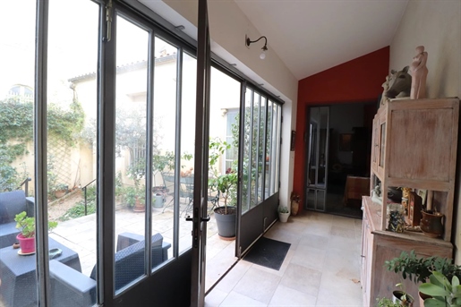 Very nice 5P apartment of more than 200 m² on one level with garden, garage and cellar