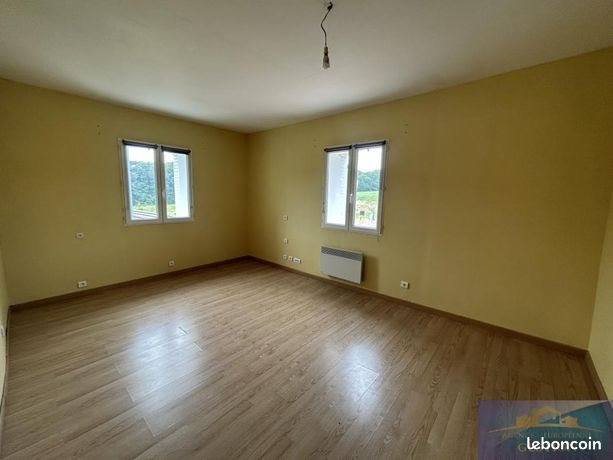 Maison à louer, 98m², Sarrouilles