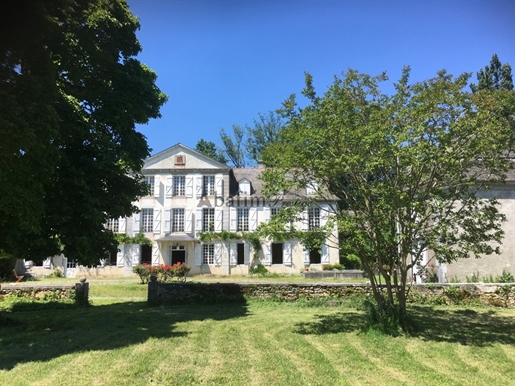 18Th century manor south of Pau