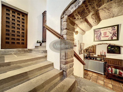 Casa Aveyron con historia y vista