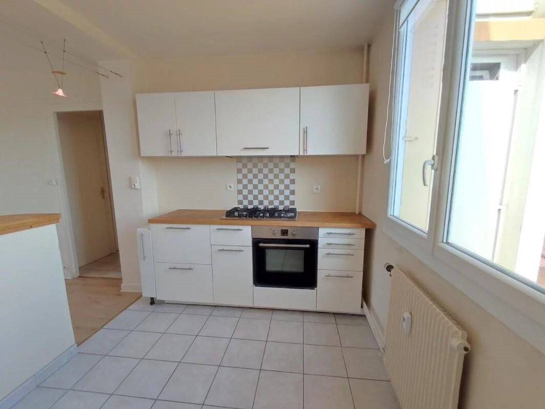 Appartement à louer, 58m², Pont-de-Chéruy