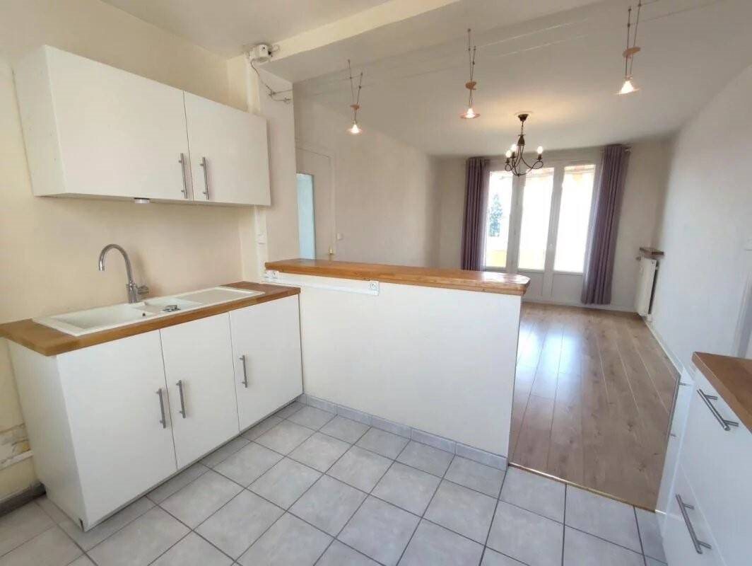 Appartement à louer, 58m², Pont-de-Chéruy